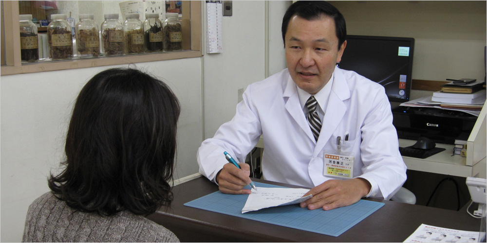 相談中の薬剤師　河合展之